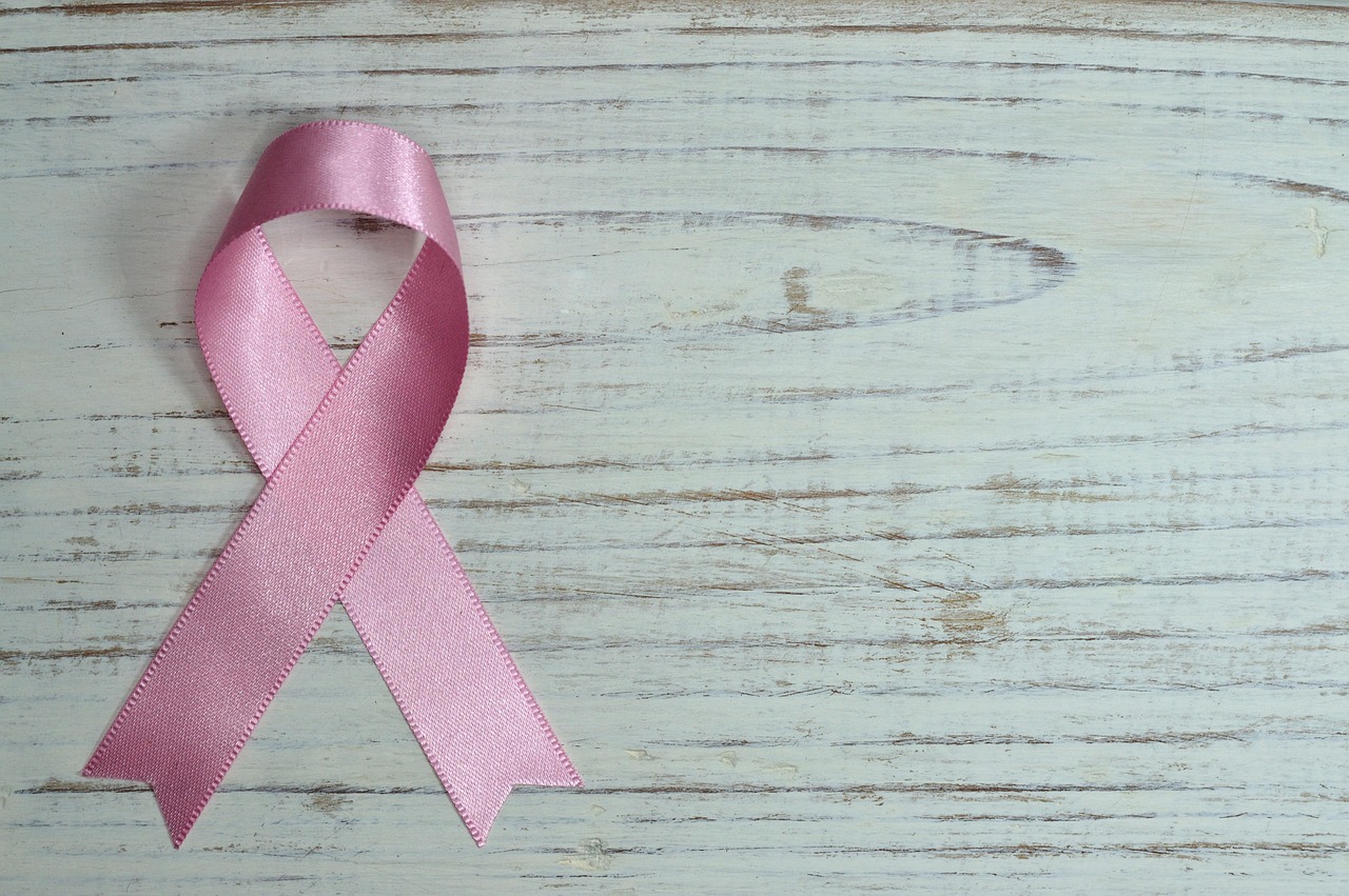 Fundiță roz reprezentativă pentru cancerul mamar